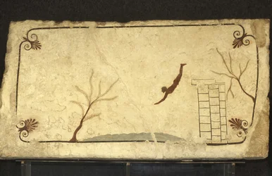 Griekse kunst: Fresco van het graf van de duiker, Paestum, Regio Campanië, Italië. Tomba del Tuffatore, muurschildering, archeologisch park Paestum, Campanië, Italië