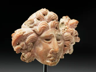 Hoofd van Medusa, uit Bactrië of Gandhara, 2e-1e eeuw v.Chr.