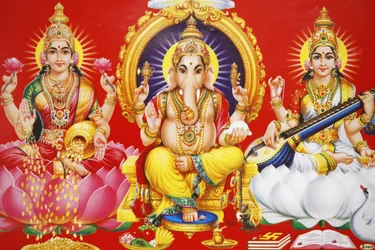 Hindoegodin Laxmi, god Ganesh & godin Saraswati (van links naar rechts), India