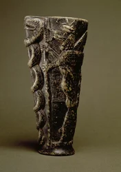 Libatiebeker van Prins Gudea, gewijd aan zijn persoonlijke god Ningishzida, uit Telloh, oud Girsu, ca.2150 v.Chr.