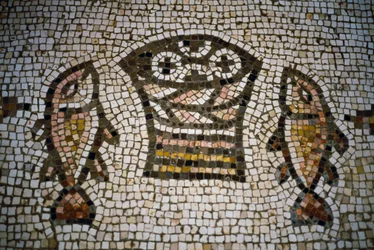 Broden en vissen, mozaïek in de Kerk van de Broodvermenigvuldiging, 4e eeuw, Tabgha, Israël