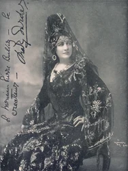 Mary Garden (1874-1967), operasopraan, studiofoto in de rol van Carmen, door C. Mishkin