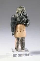Mythologische geest van de bergen, c.2200 v.Chr. (kalksteen en chloriet, diadeem gemaakt van meteorisch ijzer)