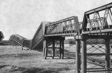 Nagara Gawa-spoorbrug na de aardbeving in Japan op 23 oktober