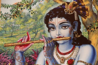 Schilderij van de hindoegod Krishna die buiten fluit speelt, India