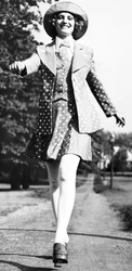 Polka dot minijurk, mei 1972