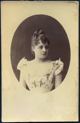 Sint-Petersburg: Studioportret van een jong meisje, Mademoiselle Derigny