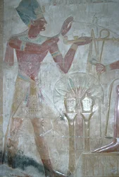 Seti I offert wierook aan Horus, Tempel van Seti I, Egyptisch Nieuwe Rijk, XIXe dynastie, ca. 1318 v.Chr.