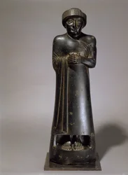 Standbeeld van Gudea, Prins van Lagash, Neo-Sumerisch, uit Telloh, oud Girsu, c.2130 v.Chr. (dioriet)