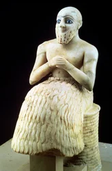 Standbeeld van de ambtenaar Ebih-Il, uit de Tempel van Ishtar in Mari, Hit, Irak, Midden-Eufraat, Sumerisch, Vroeg-Dynastieke Periode, ca. 2500 v.Chr. (gips & lapis lazuli)