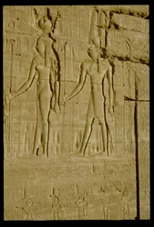 Verzonken reliëf met Hathor en Horus