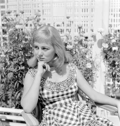 De actrice Alessandra Panaro in Venetië Lido - 1957