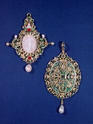 Twee Renaissance hanger juwelen