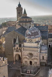 Uitzicht op Piazza Duomo, Bergamo Alta, Italië