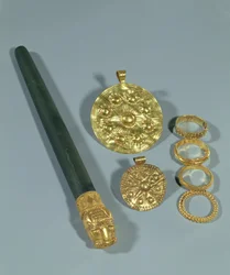 Wrijfsteen en ringen met gegranuleerde decoratie, Susa, Iran, Elamitische Periode, c.1150 v.Chr. (goud)