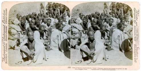 Boksergevangenen gevangen en binnengebracht door de Amerikaanse 6e Cavalerie, Tientsin, China, 1901