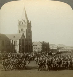 Britse soldaten gereviewd door Lord Roberts, Public Square, Pretoria, Zuid-Afrika, Boerenoorlog, 1900