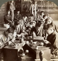 Deskundige arbeiders die ontwerpen maken in cloisonné, Kyoto, Japan, 1904