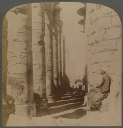 De beroemde zuilengang van de grote Hypostyle Hal in de Tempel van Karnak, Thebe, Egypte, 1897