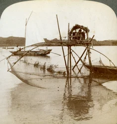 Arbeider van de zee, met zijn merkwaardig visnet, baai van Matsushima, Japan, 1904
