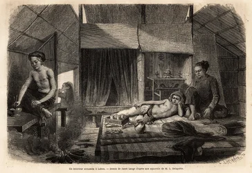 Een Annamitisch interieur in Lakon (Laos). Gravure ter illustratie van de ontdekkingsreis in Indochina, door Francis Garnier, luitenant de Vaissseau, in 1866-1868, gepubliceerd in 