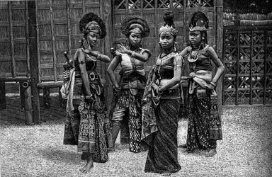 Menselijke dierentuin: Javaanse dansers in kampong, op de Wereldtentoonstelling van 1889. (Van een foto door de heer Levy). Gravure in 