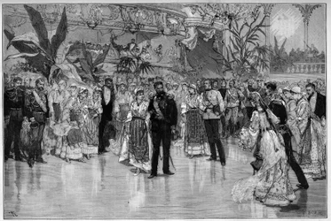 Roemenië: bal ter ere van kroonprins Rudolf (1858-1889) en prinses Stéphanie van Oostenrijk-Hongarije (1864-1945) in het Nationaal Theater in Boekarest. Gravure in ‘Le Monde Illustré’