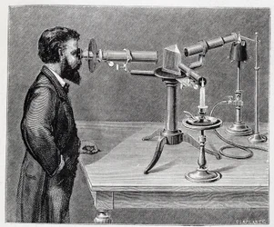 Spectroscoop om de spectra van aardse elementen te vergelijken met die van hemellichamen