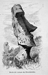 Standbeeld geplaatst op de helling van de Ronoraraka vulkaan op Paaseiland (Rapa Nui)