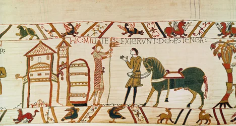 De poort van Hastings opent voor de Normandiërs om tegen Harold op te marcheren, Tapijt van Bayeux