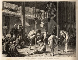 De troep van de Saltimbanks de gymnasten van Tokio, ze treden op onder een grote schuur of zijn voorzien van bamboematten, allemaal ervaren met deze fysieke oefeningen maar ook met de praktijk van komedie. Gravure ter illustratie van de reis naar Japan