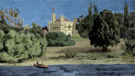 Uitzicht op Kasteel Berg en het meer van Stamberg waar het lichaam van Lodewijk II van Beieren werd gevonden.