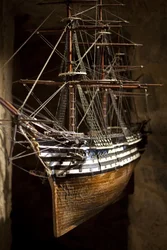 De Marengo. Votief model, gezien vanaf de boeg, na 1810. Model hout, dapper en plantaardige vezels. Marinemuseum van Brest