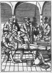 Foltering in de Middeleeuwen: de waterproef. Vastgebonden met touwen wordt water op een doek gegoten dat tot onder in zijn keel wordt geduwd. Gravure uit de 18e eeuw naar een gravure uit de Middeleeuwen.