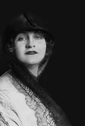 Alma Mahler (1879-1964) Oostenrijkse componiste en schrijfster, ca. 1920 (z/w foto)