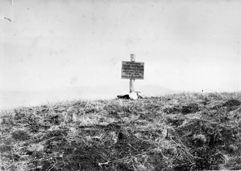 Bord opgericht door de Royal Scots Fusiliers om de plek te markeren waar de Prins Imperial viel, 1879