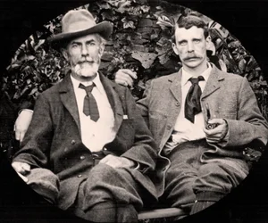 Edward Carpenter en zijn partner George Merrill, ca. 1900