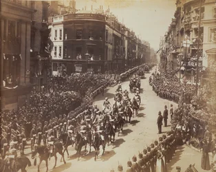 Indiase cavalerie paradeert tijdens de viering van het diamanten jubileum