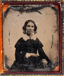 Portret van een vrouw. Daguerreotypie (Daguerre) onder lijst, circa 1850.