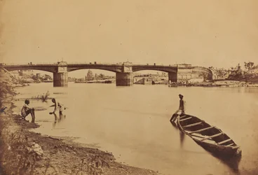 De IJzeren Brug, Lucknow