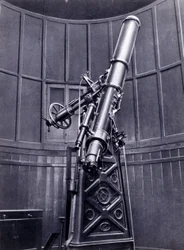 De telescoop van Giovanni Virginio Schiaparelli (1835-1910) astrofysicus in Brera (Milaan). Hij observeerde rechtlijnige configuraties op de planeet Mars, die hij de Martiaanse kanalen (canali) noemde