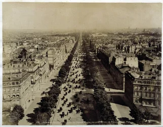 Uitzicht op de Champs-Elysees vanaf de Arc de Triomphe, n.d. eind 19e eeuw.