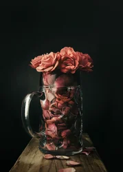 Rozen in een glazen mok