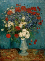 Stilleven: vaas met korenbloemen en klaprozen