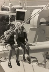 Paar aan boord van het cruiseschip 