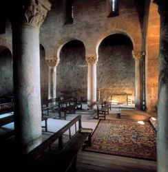 Interieur van de Basiliek van San Juan de Banos, Banos de Cerrato, Spanje, 7e eeuw