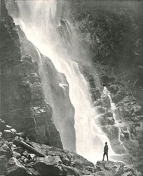 Een waterval in het heuvelgebied, Dehra Dun, India