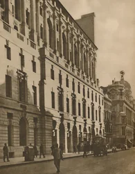 Gebouwen die het nieuwe Londen in Moorgate Street vertegenwoordigen, ca. 1935