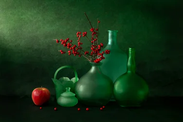 Groene flessen, rode bessen