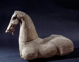 Chinese kunst: houten paard. Sculptuur uit de Han-periode. Parijs, Musée Cernuschi